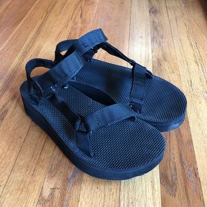 Black platform Teva sandals